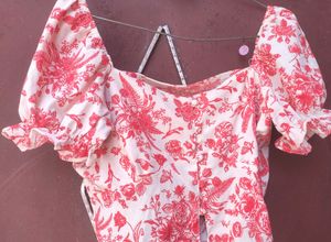 White 🤍 crop  Top With Red Flower Print 🍒