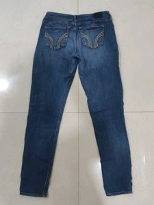 Hollister Mid-Rise Striaght Jeans – Dark Wash