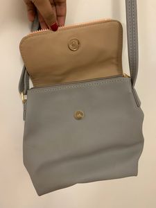baggit sling bag with adjustable strap