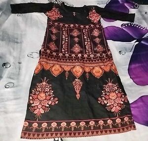 Elegant Black Floral Print Kurti