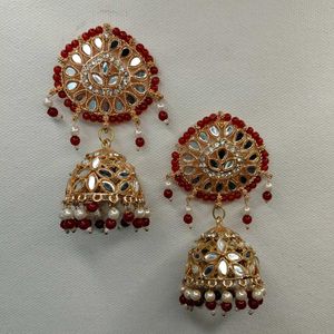 Red Jhumke With Maangtika