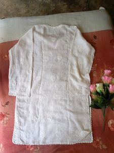 Lucknowi &#34;Chikan Kari&#34; White Embroidered Kurta.