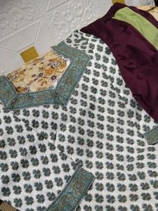 Very Low Price Trendy Desinger Kurti With Jegging✨