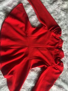 stunning  turtle neck red top