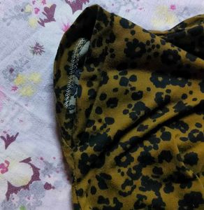 Olive green leopard print t-shirt with round neck