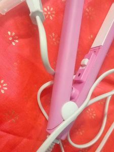 Cute &#34;Make Time&#34; Mini Hair Straightener