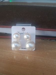 Ear Studs With Pearl Drop