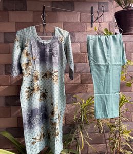 Women&#39;s Winter Suit with Stole