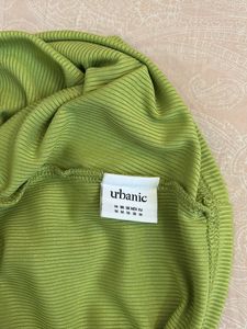 🌿 Urbanic Green Ribbed Crop Top - Size Medium 🌿