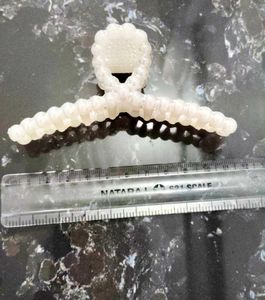 Pearl Claw Hair Clip