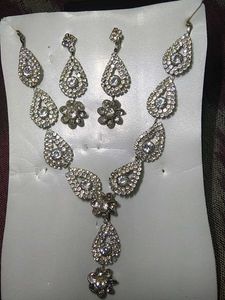 Rhinestone Teardrop Necklace & Earring Set