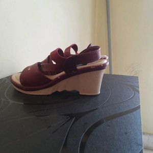 I am selling women hills
