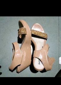Elegant Beige &amp; Gold Sandals