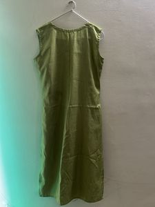 Green Sleevless Kurta With Straight pant