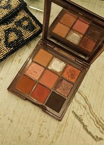 Huda Beauty Nude Rich Palette.