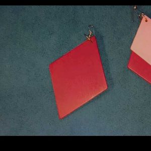 Women&#39;s Movable Wooden Earing