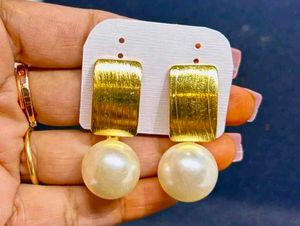 Golden Pearl Drop Earrings🎀