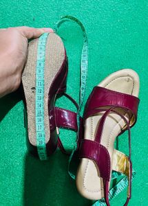 Burgundy heels 5.5-7.5 years
