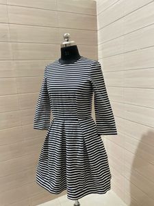 GAP camel navy blue striped dress