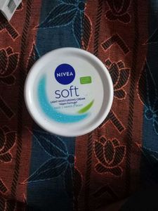 Nivea Soft Moisturizing Cream