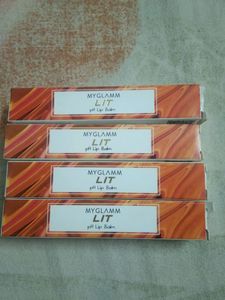 Myglamm Lit PH Lipbalm