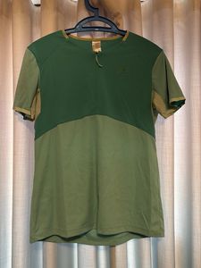 Decathlon's Unique Color-Block Sports Tee