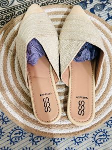 Pointed strap toe beige flat | StreetStyle SSS