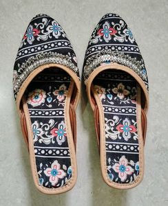 Floral Embroidered Women's Flats
