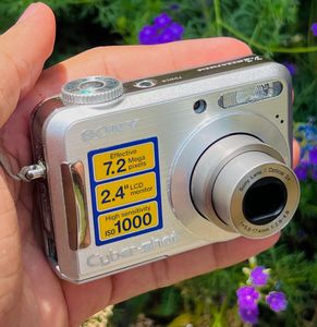 Sony Cybershot DSC-S700 Point And Shoot