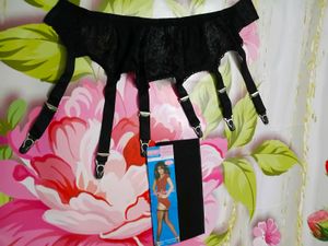 (829)Vintage Black Lace Garter Belt