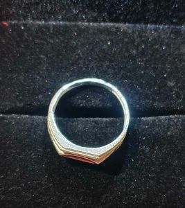 Elegant Silver Gents Ring