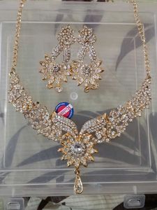 Sparkling Gold Jewelry Set