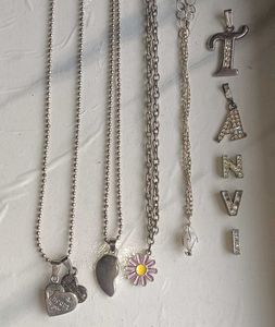 Assorted Silver Necklaces📿 pack of 4