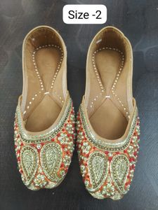 Embroidered Juttis