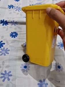 Mini Plastic DUSTBIN