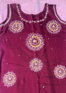 Sleeveless Febric Work Kurti
