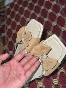 Bow Detail Slides