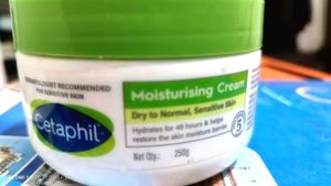 Cetaphil Moisturising Cream - 250g, 100g Left