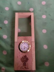 PEN STAND WITH CLOCK