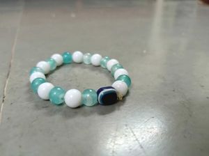 Blue And White Beated Bracelet With Eveil