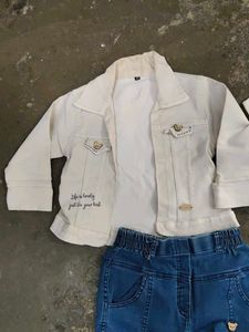 Cute Girl&#39;s White Top