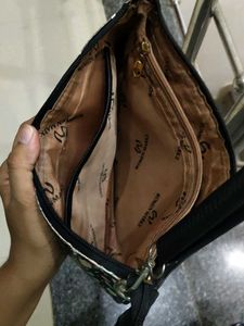Black Sling Handbag 🖤