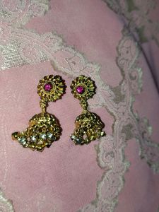 Beautiful Golden Jhumki Earning