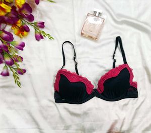🇳🇿💫💗Elegant Black &amp; Red Lace Bra