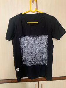 Unisex Black Graphic T-shirt