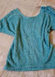 Woman&#39; pearl design top