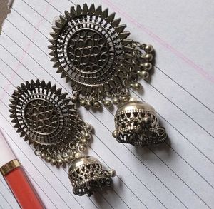 Earings With My Glam Lipstick