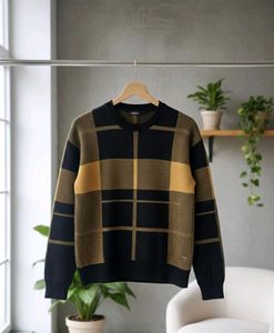 Stylish Plaid Knit Sweater