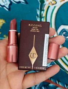 Charlotte Tilbury Kissing Lipstick (90s Pink)