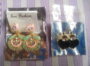 TWO EARRING NEW